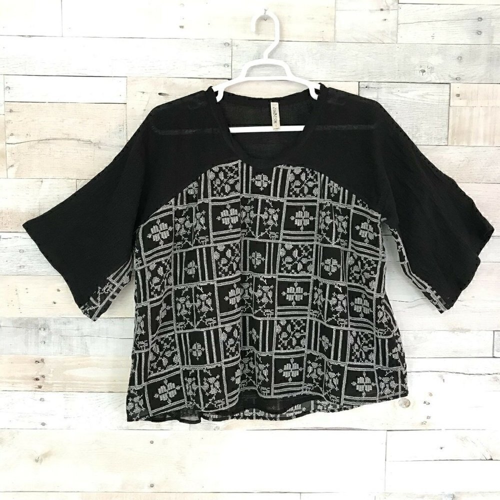 Cubism Los Angeles Black White Linen Top Small